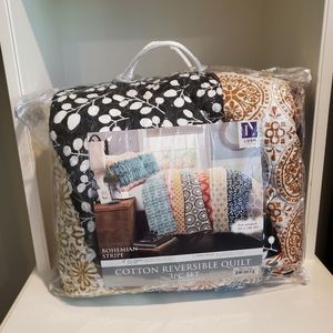 Reversible Quilt and 2 Standard Shams - Size Queen